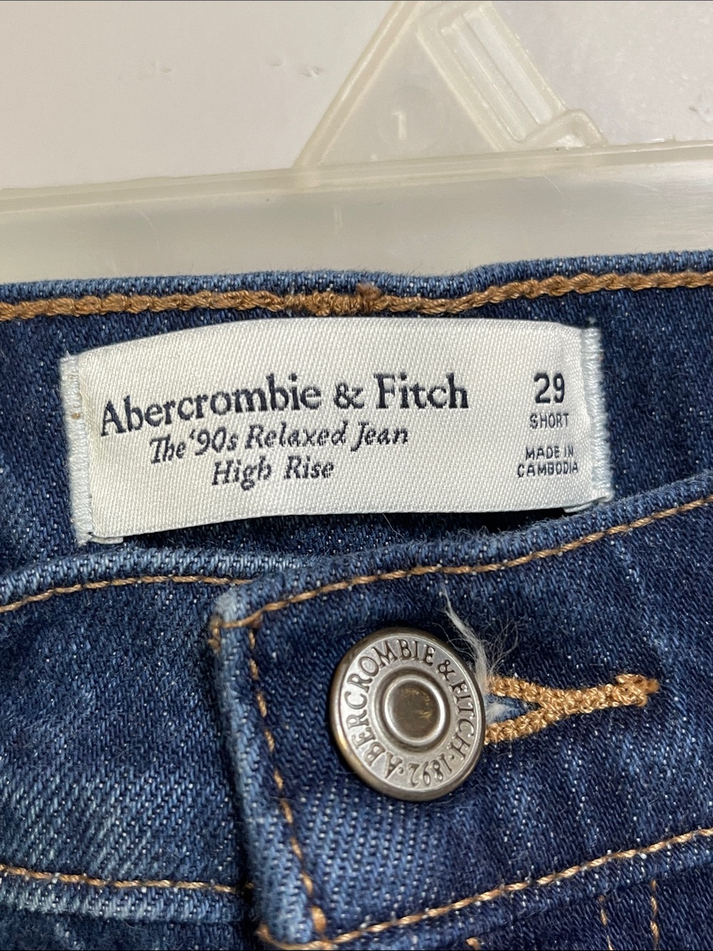 Abercrombie & Fitch 90s Relaxed Jean High Rise Short - Picture 2 of 3